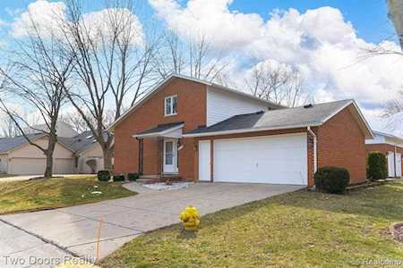 42706 Elizabeth Circle Clinton Twp, MI 48038