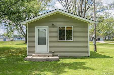4075 Middle Channel Dr Clay Twp, MI 48028