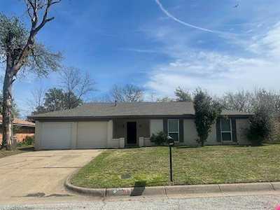 2111 Southridge Drive Arlington, TX 76010