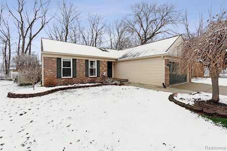 34036 Parkdale St Livonia, MI 48150