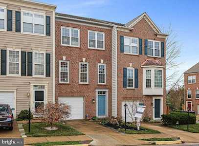 6413 Hawk View Ln Alexandria, VA 22312