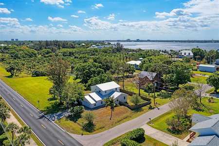 2911 10th St W Palmetto, FL 34221