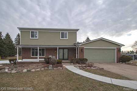 4040 Taggett Lake Dr Highland Twp, MI 48357