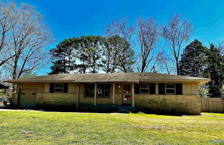 3913 NW Shamrock Drive Huntsville, AL 35810