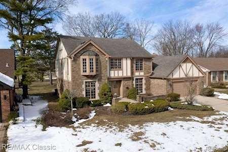 19591 Gary Ln Livonia, MI 48152