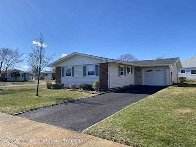 93 Clay Circle Brick, NJ 08724