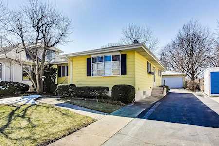 139 E Sunnyside Ave Libertyville, IL 60048