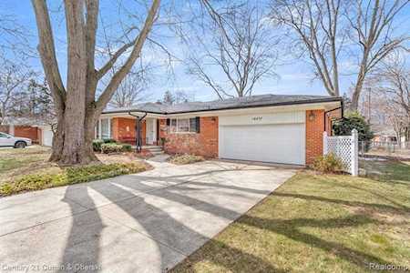 16437 Surrey St Livonia, MI 48154