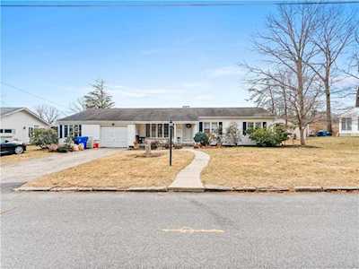 11 Pinewood Dr North Providence, RI 02904