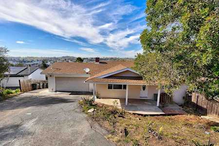 2445 Primrose Ave Vista, CA 92083