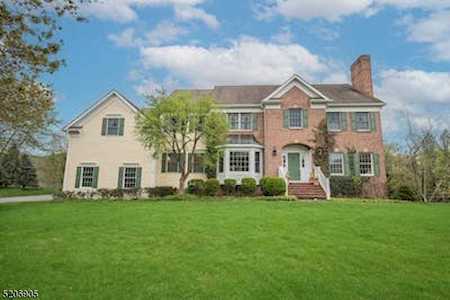 17 Brookside Dr Peapack Gladstone Boro, NJ 07934