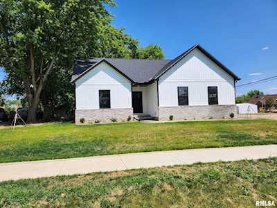 200 N West St Tremont, IL 61568