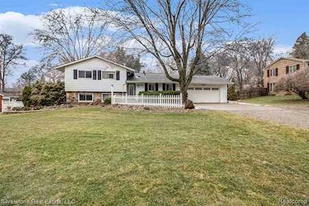 752 Charlesina Rochester, MI 48306