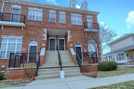 2726 Riverside Dr Trenton, MI 48183