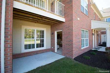 28289 S Pointe New Baltimore, MI 48051