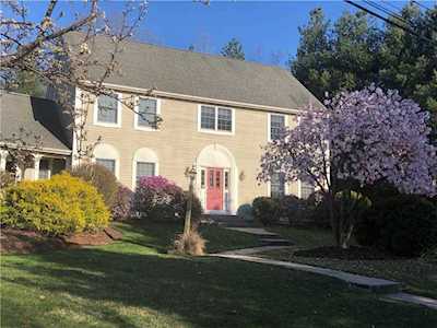 16 Frederick Ln Cumberland, RI 02864