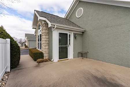 7215 Meadow View St Shawnee, KS 66227