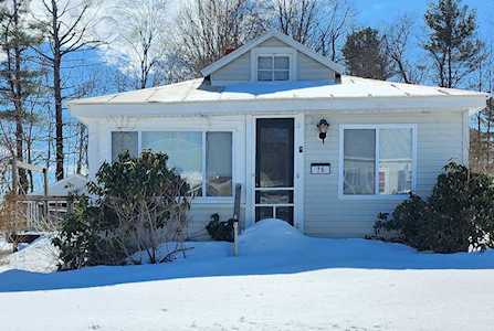 76 Oakland St Waterville, ME 04901