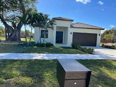8500 SW 198th St Cutler Bay, FL 33189