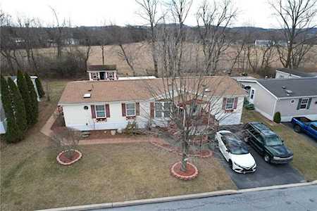 4219 Heritage Ln Walnutport, PA 18088