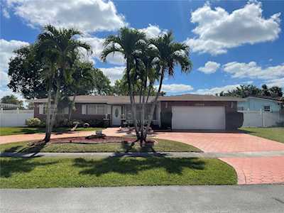11040 NW 15th St Pembroke Pines, FL 33026