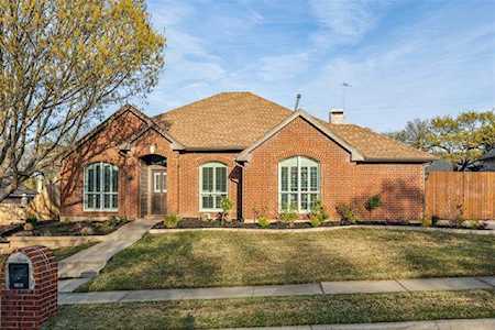 8636 Shadybrooke Drive North Richland Hills, TX 76182