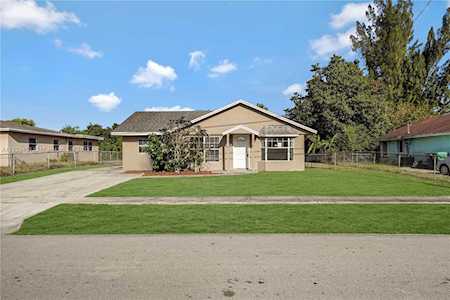 760 NW 35th Ave Lauderhill, FL 33311