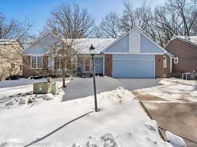 3399 Fairgrove Rochester Hills, MI 48309