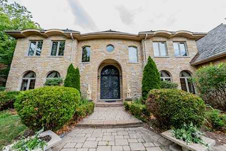 810 Wagner Ct Glenview, IL 60025