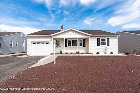 24 Bennington Dr Toms River, NJ 08757