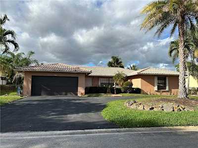 8219 NW 2nd Mnr Coral Springs, FL 33071