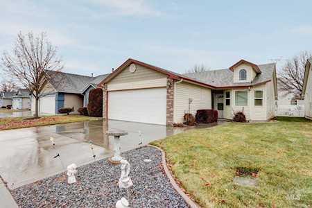 208 E Carmel Dr Meridian, ID 83646-3338