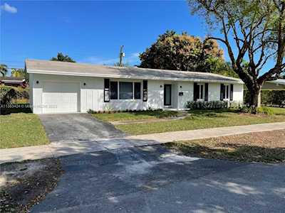 8521 SW 87th Ct Miami, FL 33173