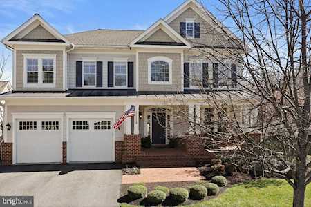 1843 Mamie Dyer Ln Vienna, VA 22182