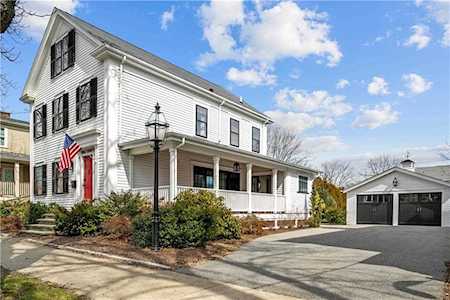 146 High St Bristol, RI 02809