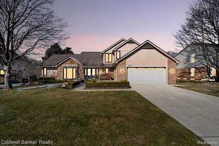 4673 Tipton Dr Troy, MI 48098