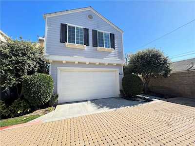 314 Canoe Pond Costa Mesa, CA 92627