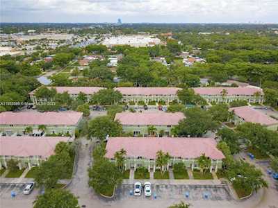 130 Hidden Ct Rd #25-D Hollywood, FL 33023