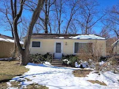 2410 Archdale West Bloomfield Twp, MI 48324