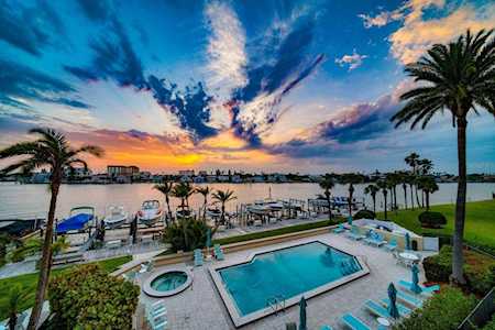 690 Island WAY #304 Clearwater, FL 33767