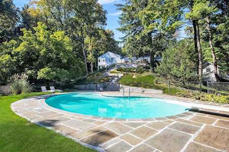 150 Factory Pond Road Locust Valley, NY 11560