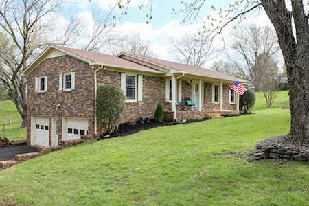 1310 Chippendale Cir Columbia, TN 38401