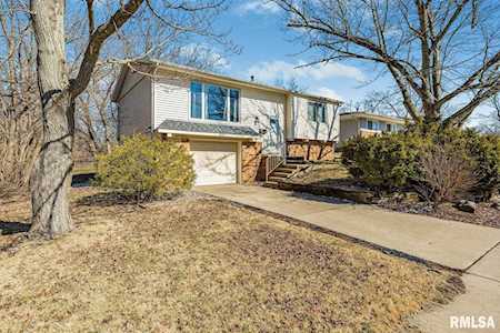 6332 N Devonshire Dr Peoria, IL 61615
