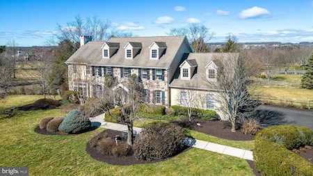 37 Magnolia Ct New Hope, PA 18938