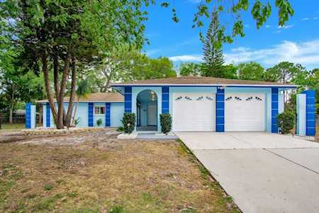 7001 Halifax Ct Tampa, FL 33615
