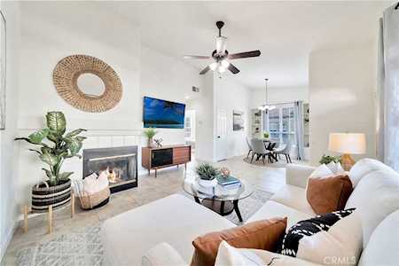 146 Via Contento Rancho Santa Margarita, CA 92688