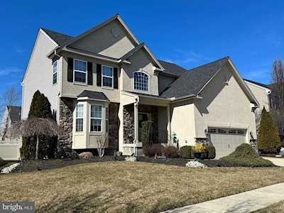 907 Canterbury Dr Mullica Hill, NJ 08062