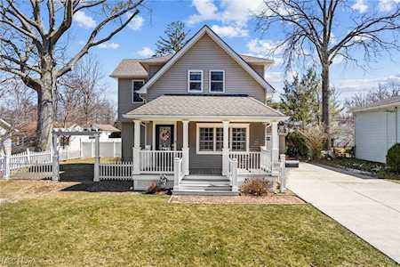 231 Vineyard Rd Avon Lake, OH 44012