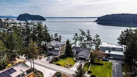 739 Tillamuk Dr La Conner, WA 98257