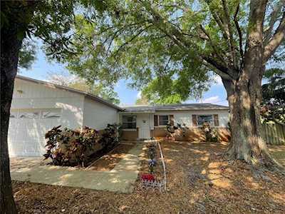 7498 Oak St NE St. Petersburg, FL 33702